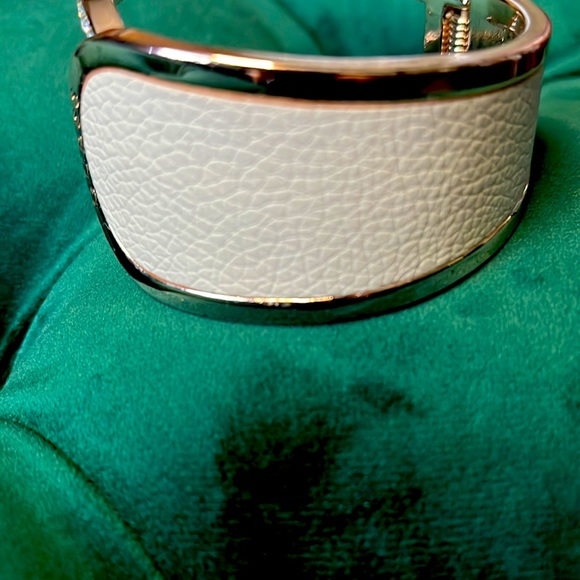 Guess Hinged Bracelet. Cream/Rose Gold Accents. - Picture 11 of 11